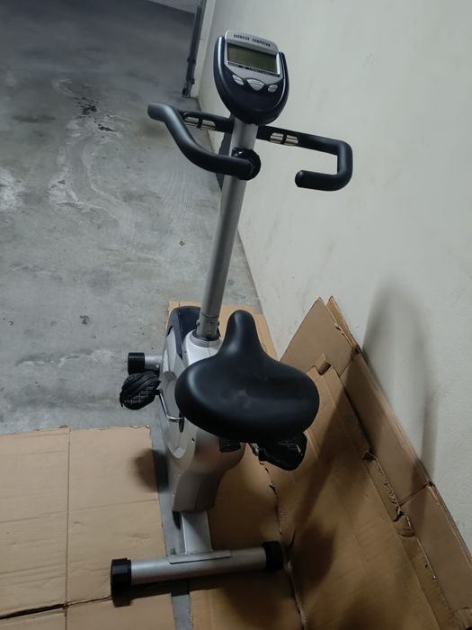 Bicicleta estática ergométrica vertical