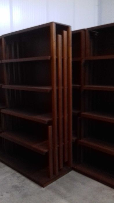 28 Móveis EXPOSITORES em Madeira Maciça p/ Lojas GOURMET e Garrafeiras