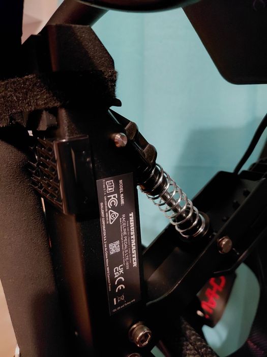 Volante Thrustmaster PS4 e PC