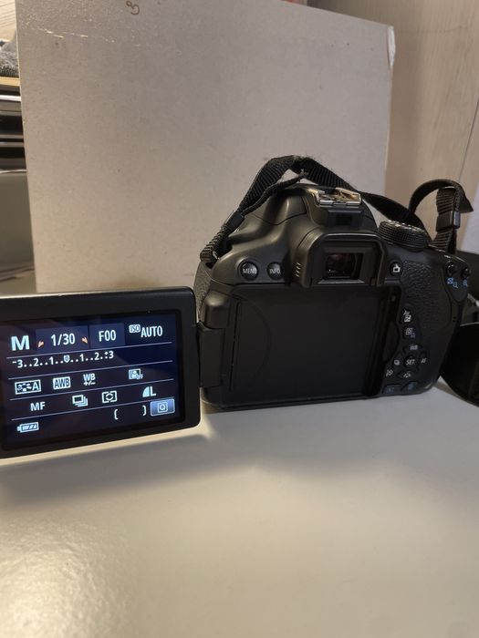 Câmera Canon EOS 700D