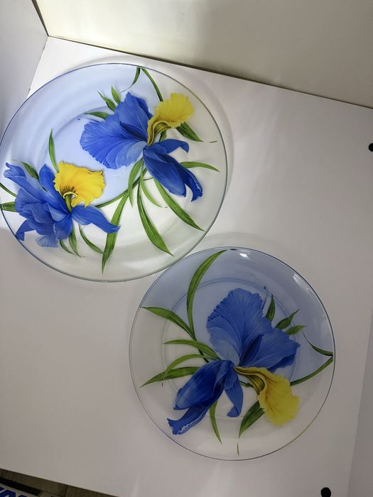 Новий великий набір тарілок посуду яскавий з півниками патріотичний