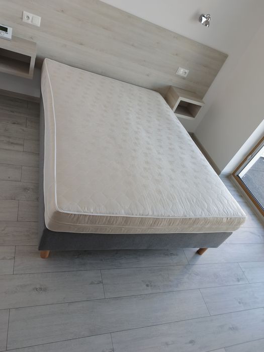 Łóżko hotelowe / łóżko 2 osobowe / tapczan / Wersalka / Materac