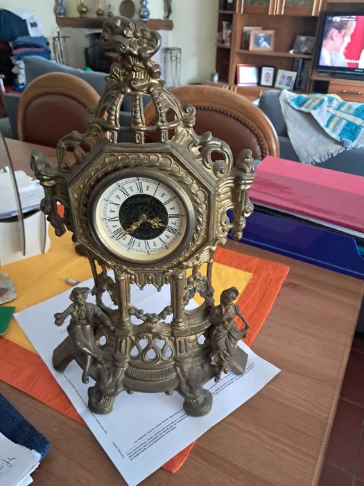 Relógio antigo a funcionar