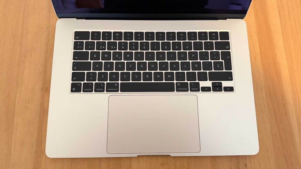 MacBook Air 15" M2 (2023) – Avariado / Para peças ou reparação