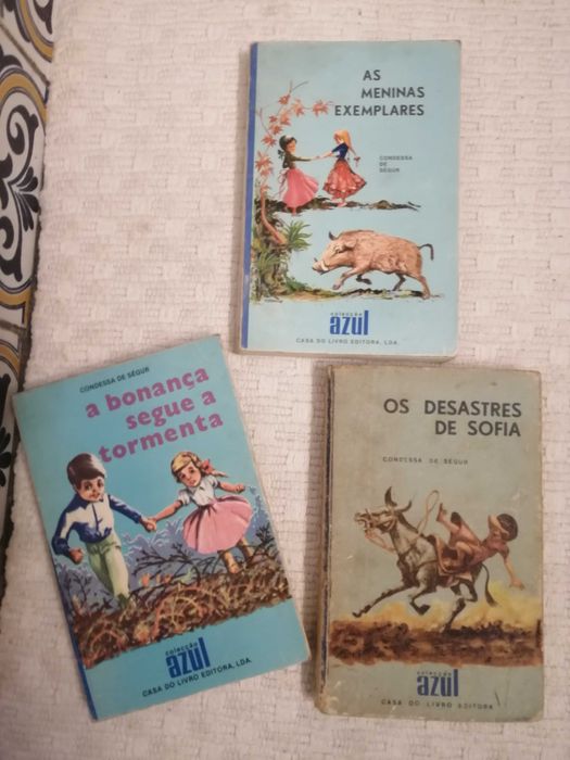 Livros infantis e juvenis com imagens