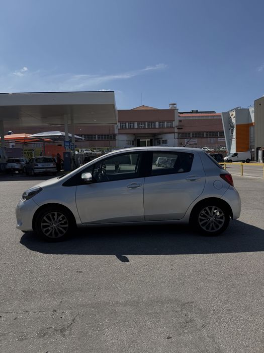 Toyota Yaris 1.0 VVT-i | 2016 | 140.000 km | Apple CarPlay + Câmara