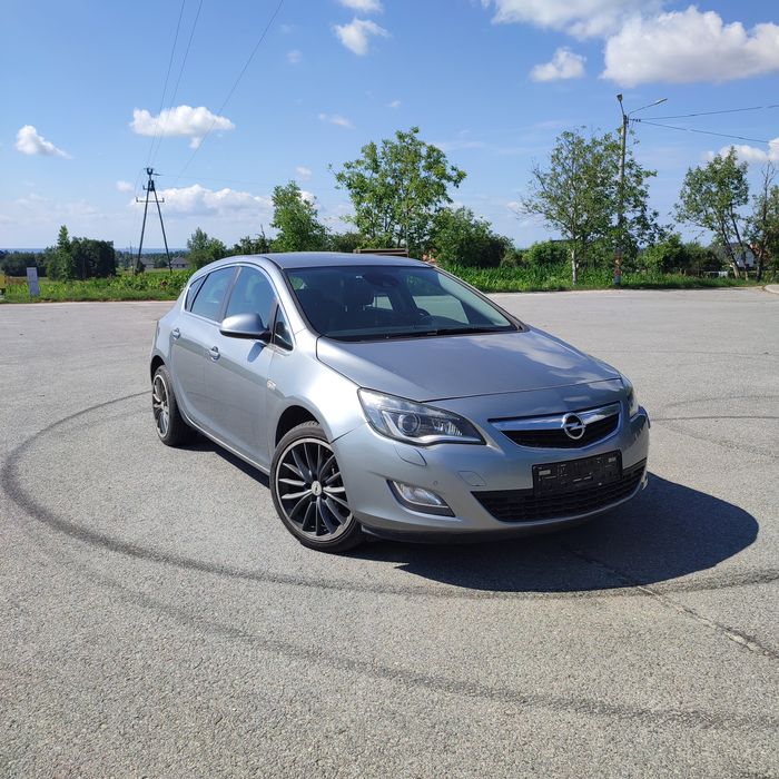 Opel Astra J 2011