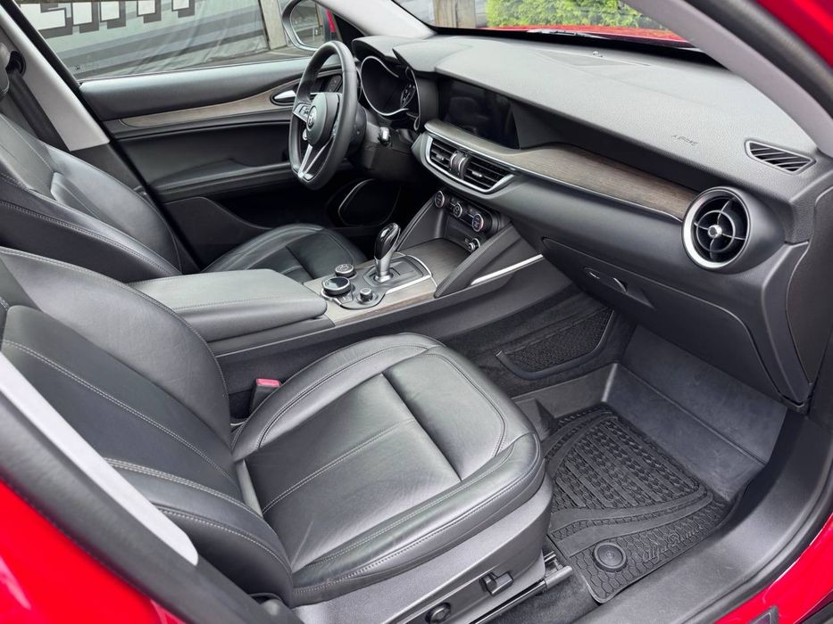 Alfa Romeo Stelvio 2018 року, 2.0 бензин автомат повний привід 116 т.км