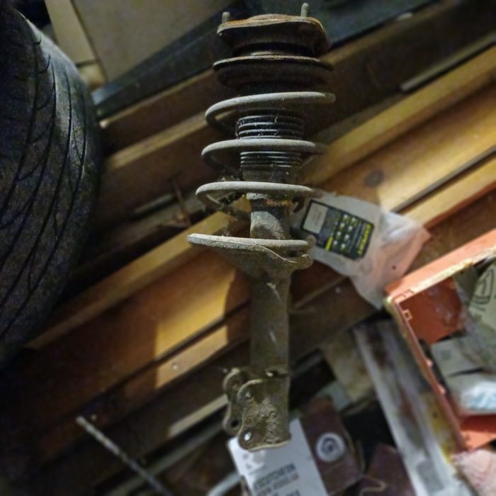 Амортизатор киа каренс 2,дизель 2 литра