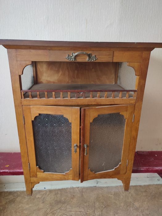 Продаю тумбочку антиквариат времен ссср 1950.1960гг