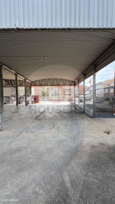Armazém Comercial em Olhão com 1.850 m² de terreno e Área coberta / im