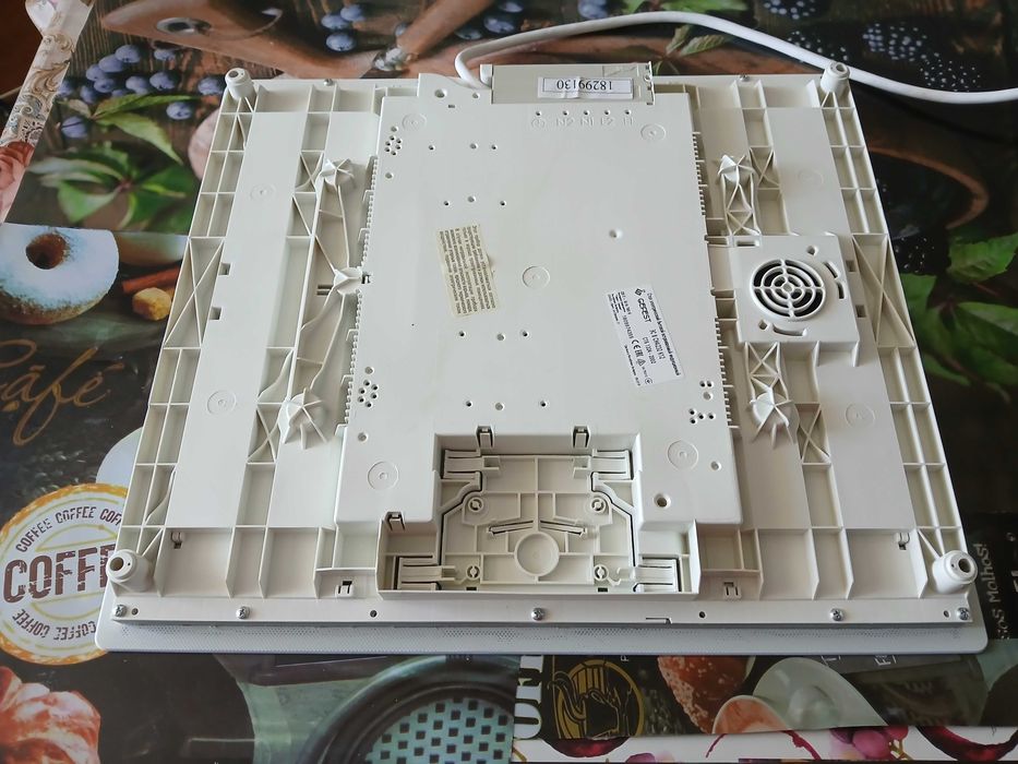 Індукційна варильна поверхня Gefest CH4232 K12 майже нова з сенс.управ