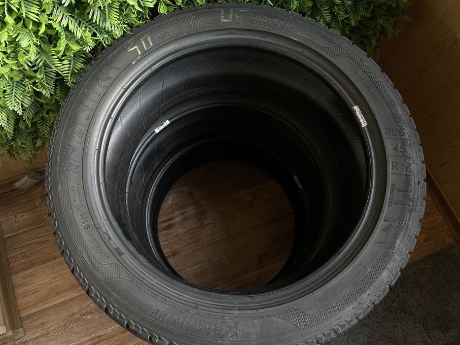 Продам Зимові шини 225/45 R17  Kleber Krisalp