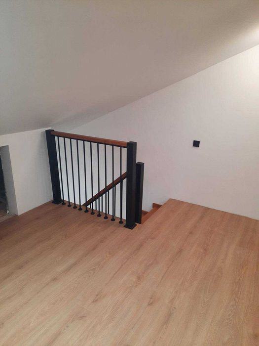 сходи, металевий каркас, сходи під ключ, дерев’яні сходинки