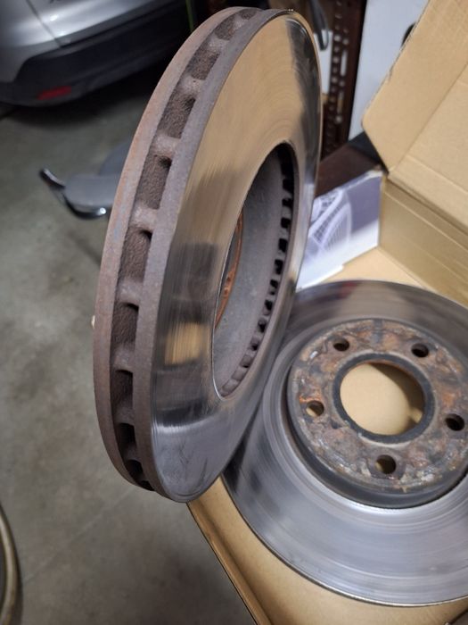 Tarcze hamulcowe przód Ford Focus C-Max