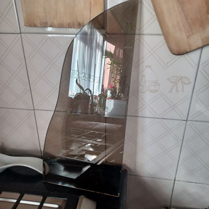 Vidro pequeno castanho  altura 45 cm , larg de 21 cm