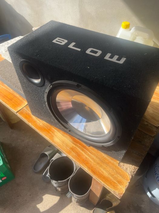 Tytuł: Subwoofer samochodowy BLOW 600W – skrzynia basowa, sprawny
