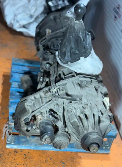 Caixa de Velocidades e Caixa de Transferências Nissan Navarra D40 2.5 DCI Ref: YD25 Ano 2006