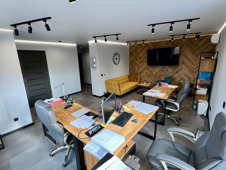 Nowoczesny lokal do wynajęcia 44,5 m² – Biuro / Usługi / Fryzjerstwo | Legnickie Pole