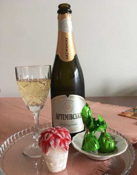 Пустая бутылка из-под Артемовского шампанского (Бахмут)