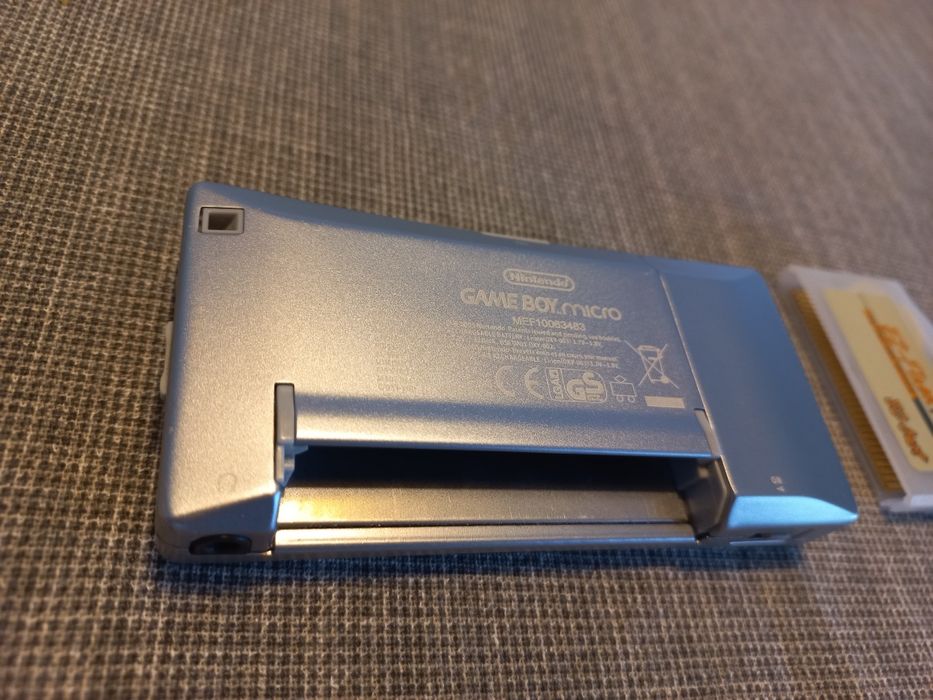 Nintendo Game Boy Micro + EZ Flash IV
