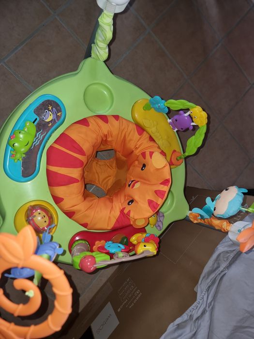 Centro de atividades/ saltador Fisher price