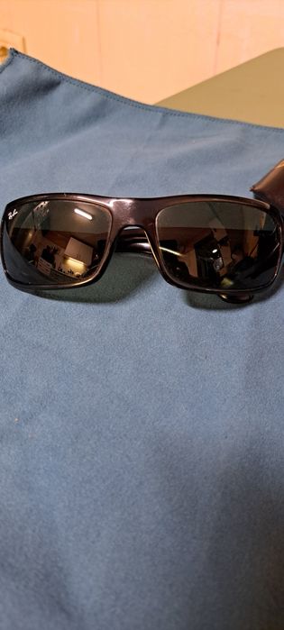 Óculos de sol rayban rb4075.