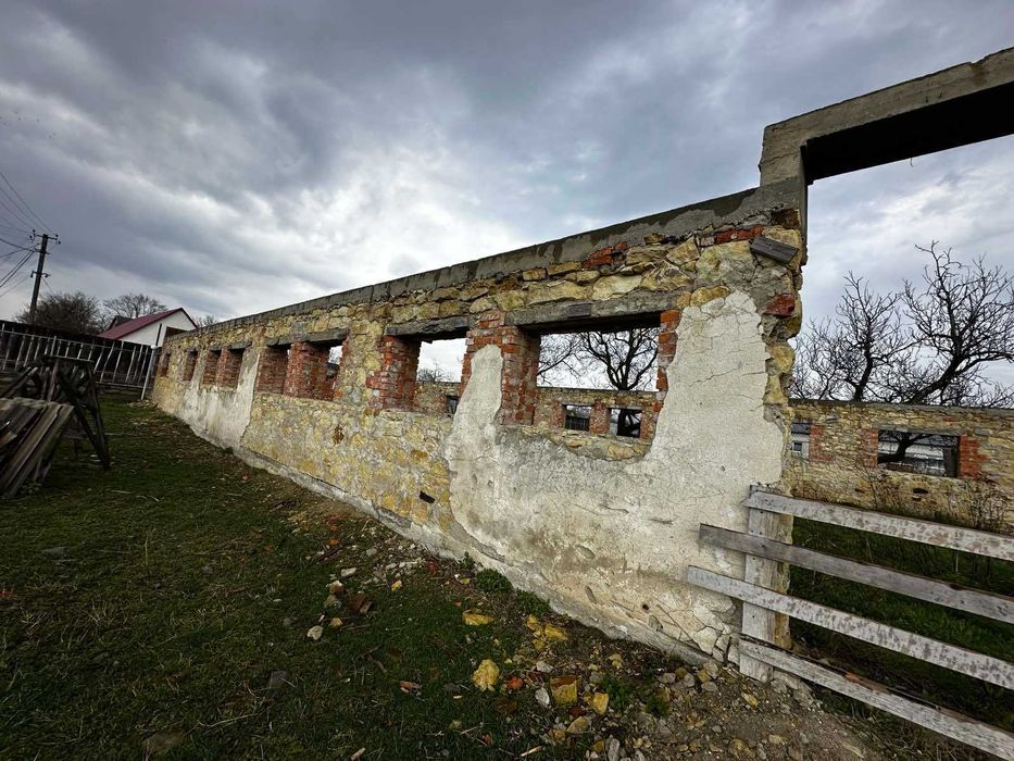 Продається комерційне приміщення в смт. Буштино