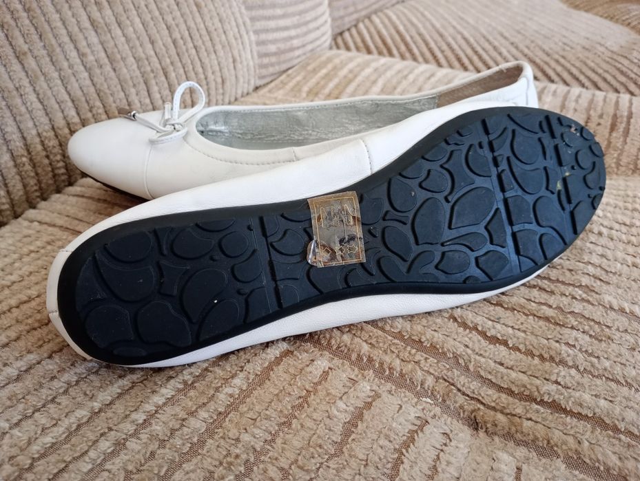 Baleriny białe skora