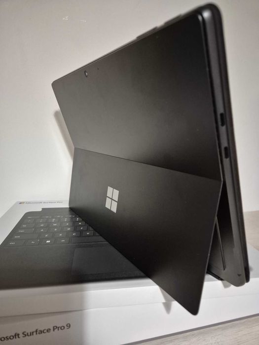 Surface Pro 9 Grafitowy i5 / 256GB / 8GB + klawiatura + slim pen 2