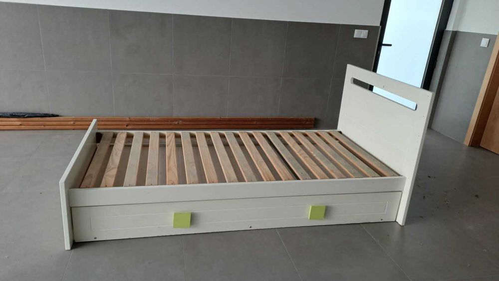 Cama solteiro com gavetão mais 2 colchões
