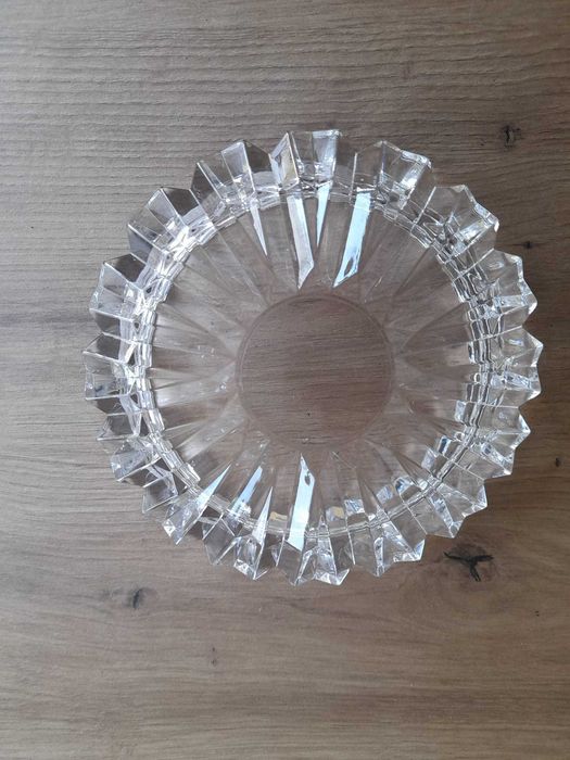 Vendo Cinzeiro transparente e pesado.