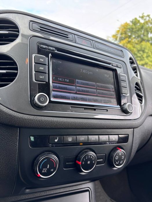 Volkswagen Tiguan SE 2013 Black 2.0L