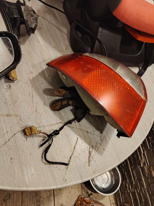 Lampa lewa ii lusterka