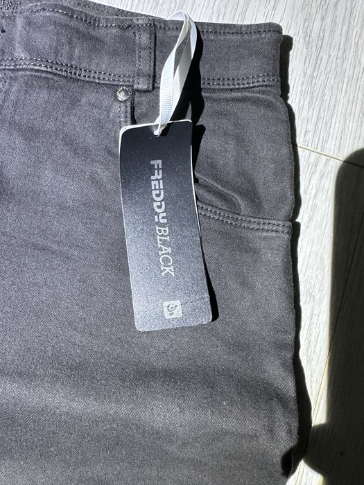 Freddy - Czarne Spodnie 7/8 Z Wysokim Stanem Rozmiar S