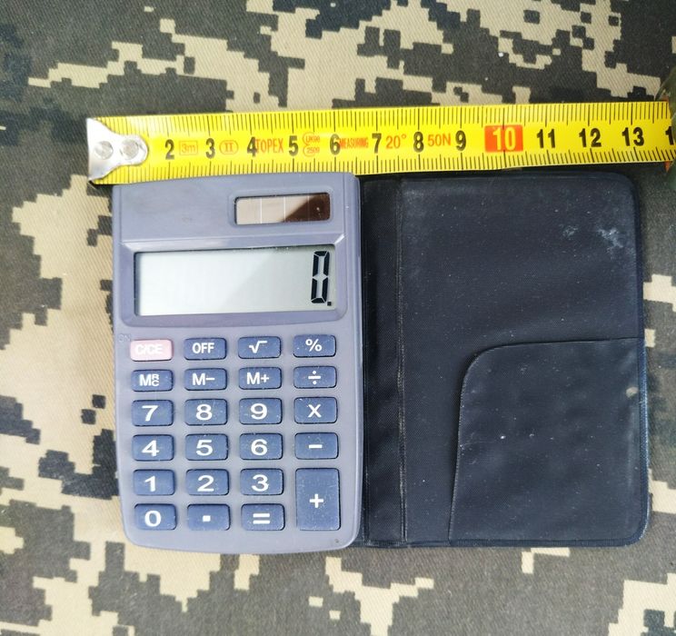 Калькулятор CITIZEN невеликих розмірів.