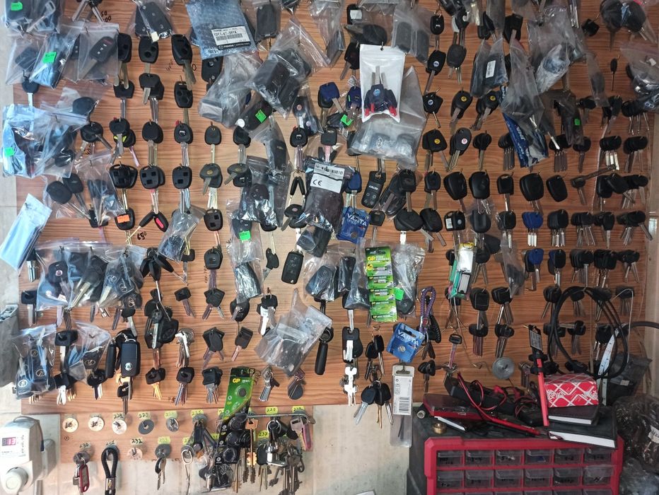 Аварийное открытие замков ( двери, авто, сейфы)