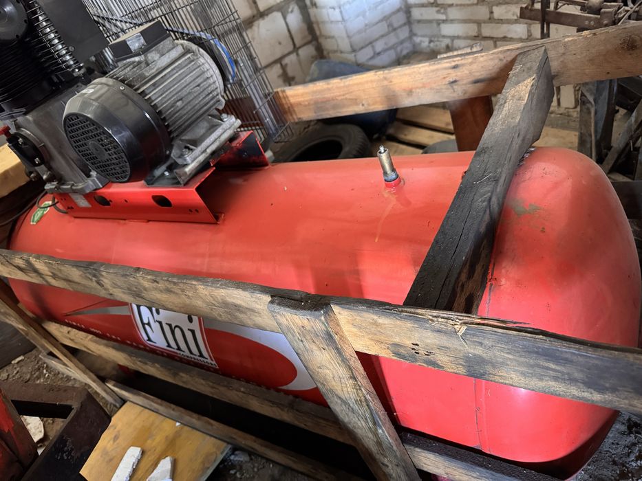 Fini kompresor sprezarka 500L  sprzedam
