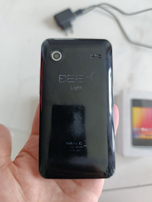 Smartfon prosty telefon z dotykowym ekranem BeeX Light Black 2G s.db.