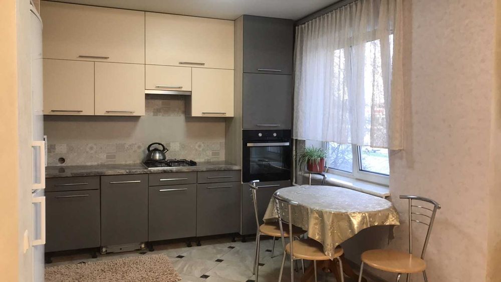 Ще є на НР Квартира біля академії