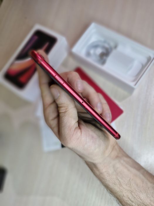 Iphone SE 2020 Czerwony Stan Bardzo Dobry