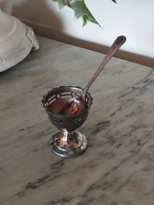 Suporte Ovo Antigo com Colher