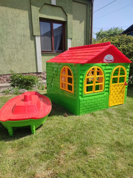 Дитяча гірка,будиночок,пісочниця,столик,стільці,майданчик