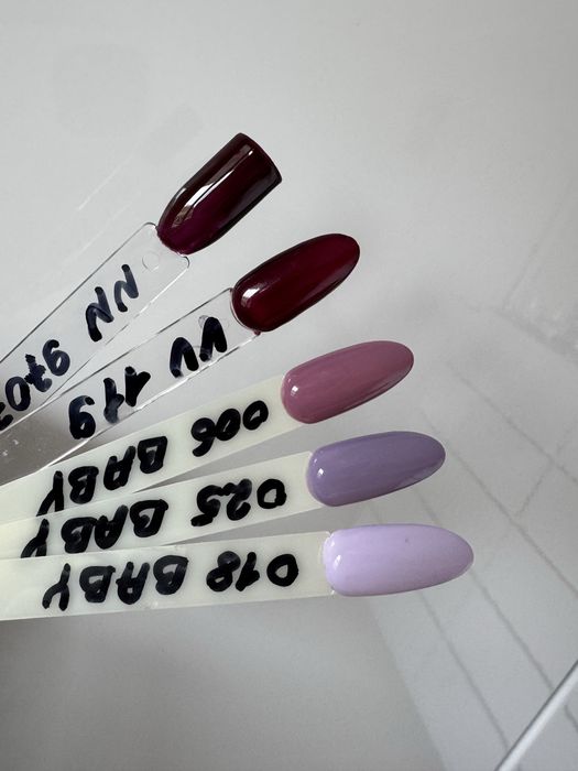 Lakiery do robienia manicure