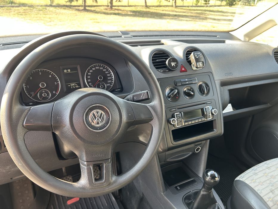 Vw caddy 1,6 tdi niski przebieg !!!