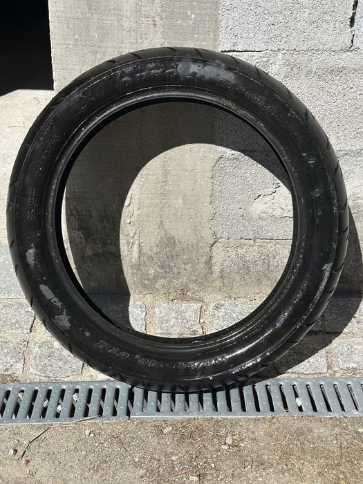 Pneu de mota praticamente novo