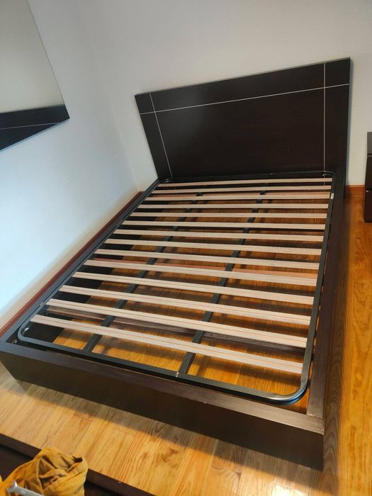 Cama de casal inclui colchao