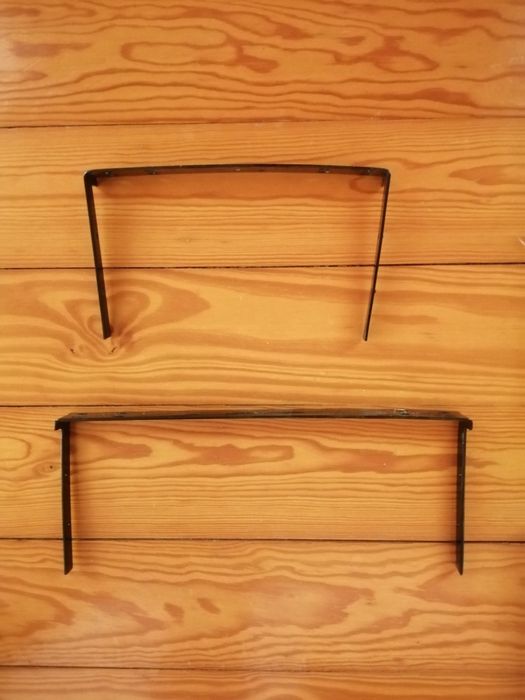 Duas prateleiras de parede suspensas, como novas!