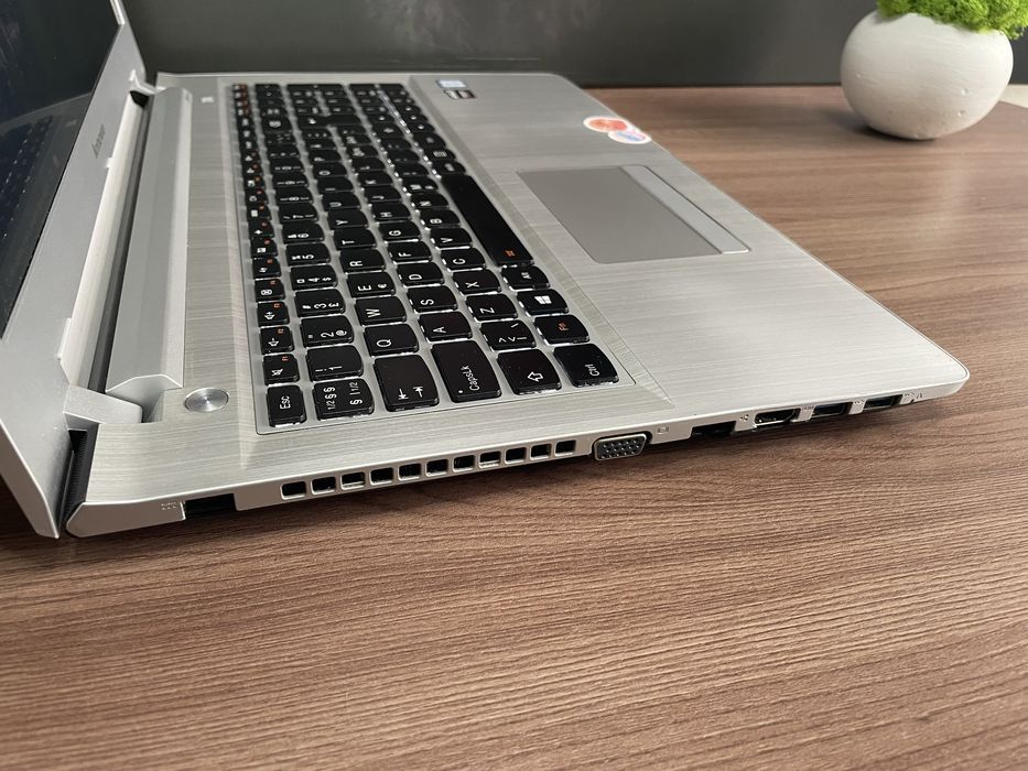 Мощный ноутбук Lenovo/FullHD/Core i5-6200/16 GB/SSD/Radeon R7 на 4 ГБ