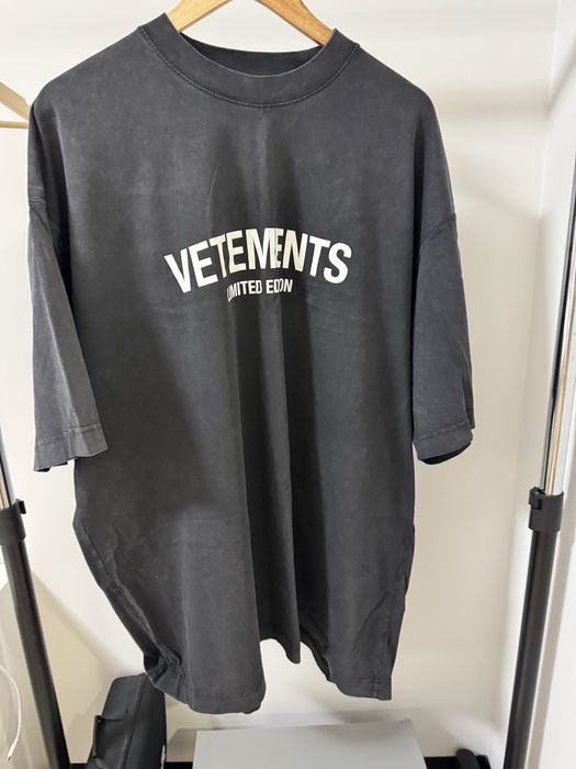 Чоловіча футболка оригінал унісекс Vetements розмір М